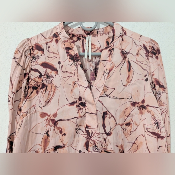 Anthropologie Pink Floral V-Neck Long Sleeve Pleated Draped Silky Blouse Office - Picture 6 of 10